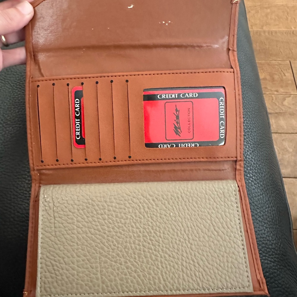 Dooney & Bourke Wallet - Picture 5 of 6